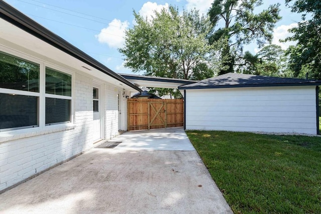 28926 Twisted Oak Dr, Shenandoah, TX 77381 - view of patio / terrace with concrete driveway and a gate