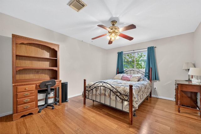 5903 Havenwoods Dr, Houston, TX 77066 - bedroom featuring light wood-style floors, a desk, and a ceiling fan
