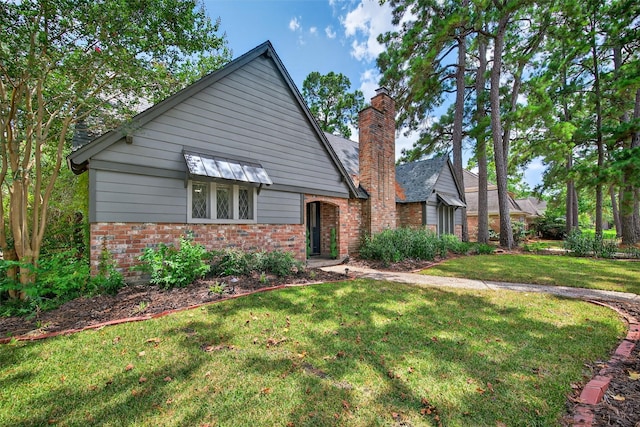 5903 Havenwoods Dr, Houston, TX 77066 - view of front of house featuring brick siding, a front yard, and a chimney