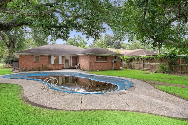 2121 Redwood St, Kemah, TX 77565 - view of pool featuring a fenced backyard and a patio area