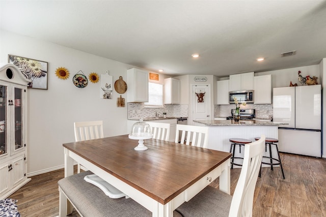 1007 Cozumel Emerald, San Antonio, TX 78253 - dining space featuring dark wood-type flooring and recessed lighting