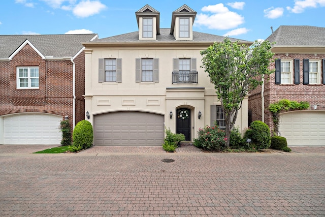 1229 Ripple Creek Dr, Houston, TX 77057 - colonial house with a garage, stucco siding, and driveway
