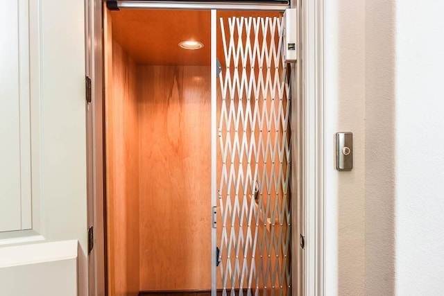 12349 Tramonto Dr, Conroe, TX 77304 - elevator