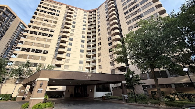 3525 Sage Rd Unit 1204, Houston, TX 77056 - view of apartment building / complex