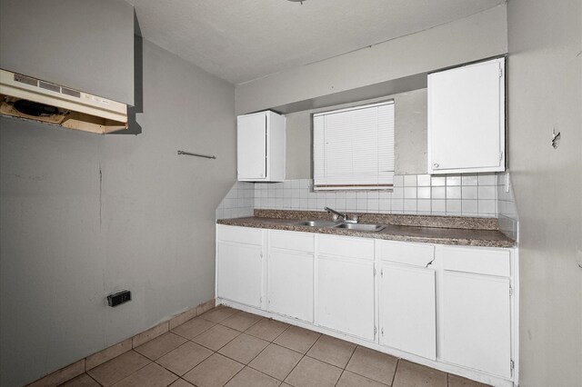 14504 Corpus Christi St Unit 4, Houston, TX 77015 - kitchen featuring backsplash, white cabinetry, light tile patterned floors, and dark countertops