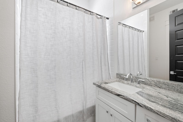 1405 Indiana St Unit B, Houston, TX 77006 - full bathroom featuring vanity and a shower with curtain
