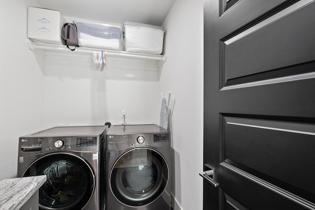 1405 Indiana St Unit B, Houston, TX 77006 - washroom with washing machine and clothes dryer