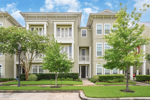 194 W Breezy Way, The Woodlands, TX 77380 - view of front of house featuring a front lawn