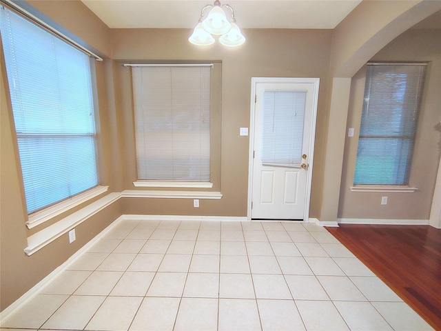 3511 Glenhill Dr, Pearland, TX 77584 - tiled foyer entrance featuring arched walkways and a chandelier