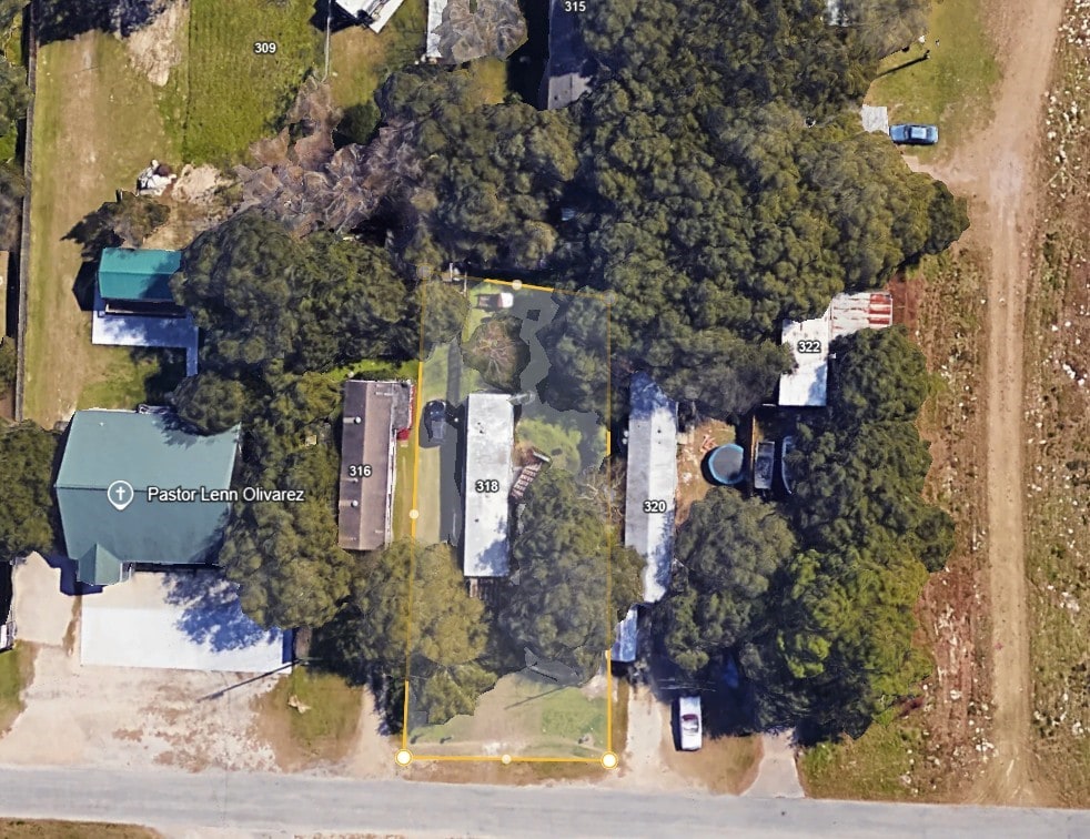 318 S Kossuth St, Rockport, TX 78382 - photo 4