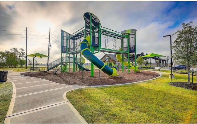 15814 Weston Ridge Dr, Humble, TX 77346 - communal playground featuring a yard