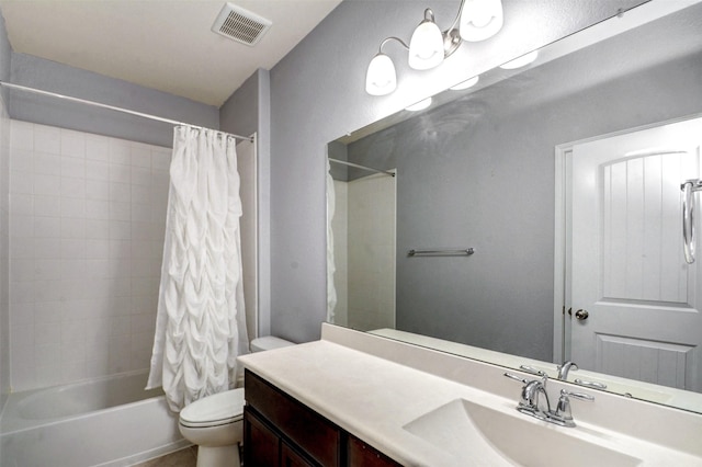 12223 Antilles Ln, Conroe, TX 77304 - bathroom featuring shower / tub combo with curtain and vanity