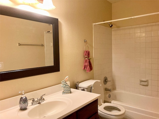 6602 Harbor Town Dr Unit 1008, Houston, TX 77036 - full bath with vanity, shower / tub combination, and a textured wall