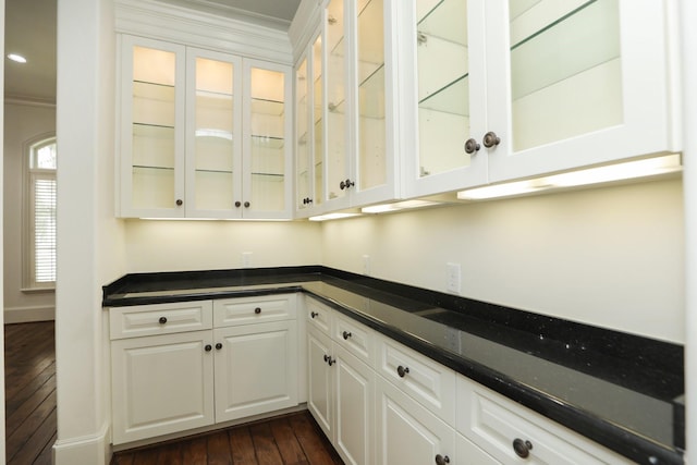 764 Kuhlman Rd, Hunters Creek Village, TX 77024 - indoor bar with dark wood-style floors and ornamental molding