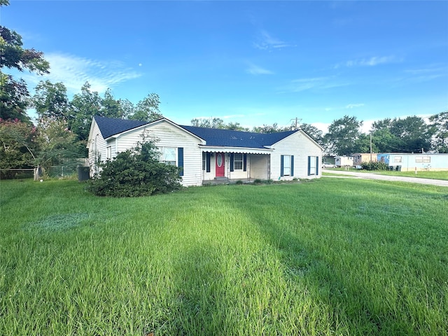1337 S Circle St, Sealy, TX 77474 - photo 2