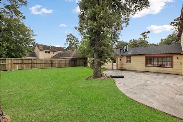 727 Baltic Ln, Houston, TX 77090 - view of yard featuring a patio area