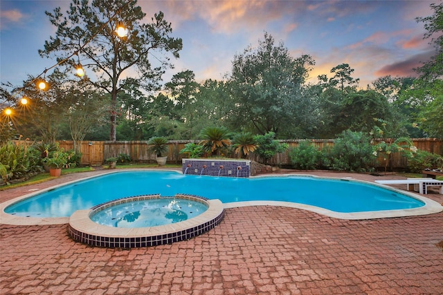 10 Featherfall Pl, Spring, TX 77381 - view of pool featuring a pool with connected hot tub, a fenced backyard, a patio, and a diving board