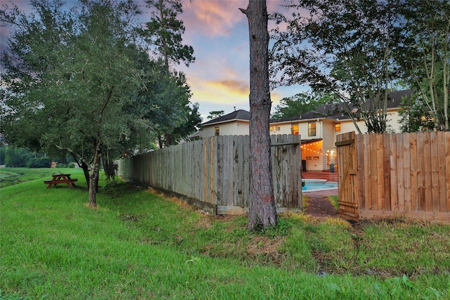 10 Featherfall Pl, Spring, TX 77381 - view of yard at dusk