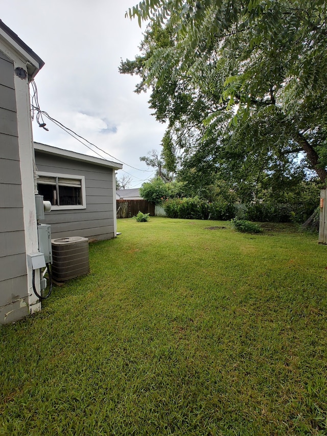 2418 Cos St, Liberty, TX 77575 - photo 3