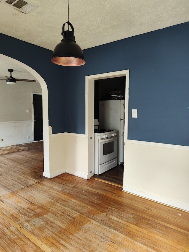 2418 Cos St, Liberty, TX 77575 - photo 4