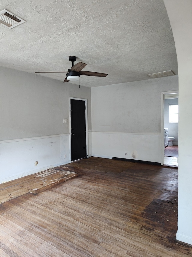 2418 Cos St, Liberty, TX 77575 - photo 5