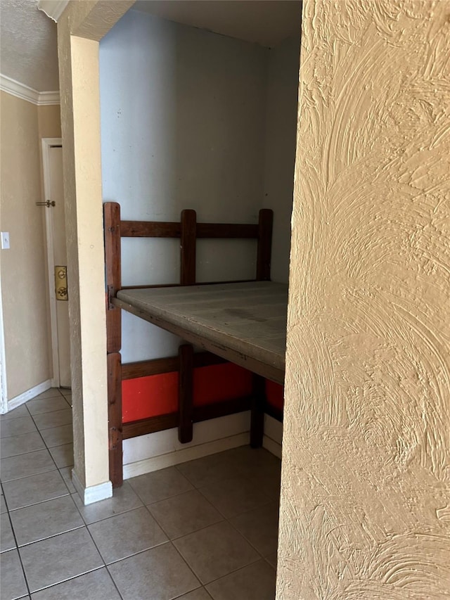 6300 Seawall Blvd Unit 3212, Galveston, TX 77551 - detailed view of ornamental molding and baseboards