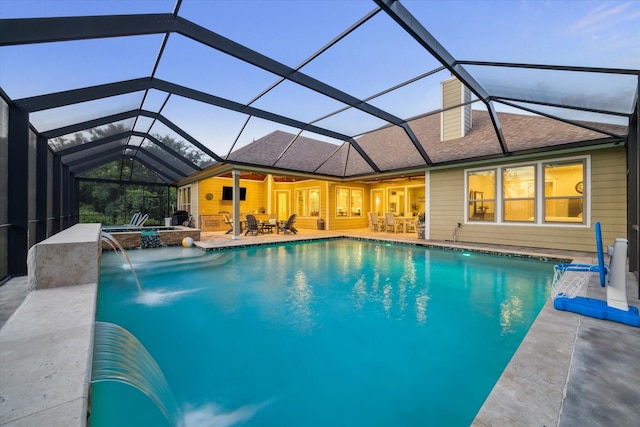 3848 S Main St, Anahuac, TX 77514 - view of swimming pool featuring outdoor dining area, a ceiling fan, a patio area, a lanai, and a pool with connected hot tub