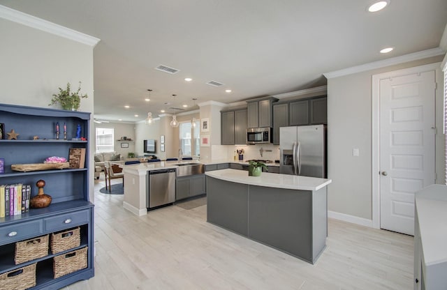 1912 Honey Mound Dr, Houston, TX 77080 - kitchen with crown molding, a peninsula, stainless steel appliances, recessed lighting, and light wood-style floors