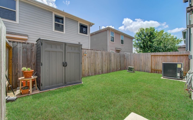 1912 Honey Mound Dr, Houston, TX 77080 - fenced backyard with a shed
