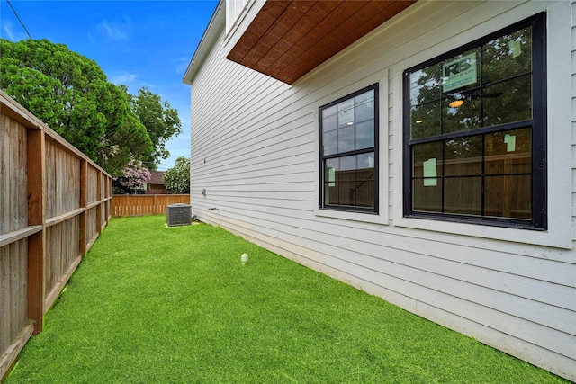 2012 Chew St, Houston, TX 77020 - view of fenced backyard