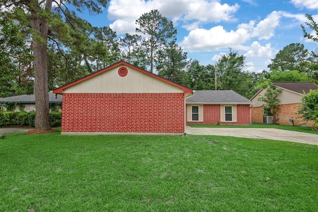 6510 Barrygate Dr, Spring, TX 77373 - view of front of property featuring brick siding, a front lawn, and driveway