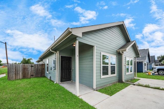 9805 Kerr, Houston, TX 77029 - view of side of property featuring a patio