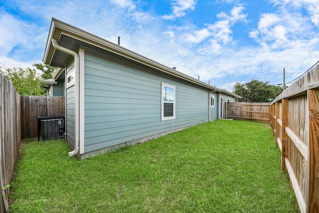 9805 Kerr, Houston, TX 77029 - back of house featuring a fenced backyard