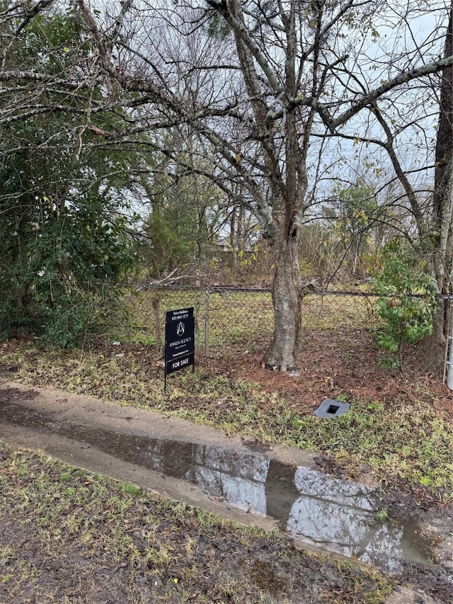 10410 Munn St, Houston, TX 77029 - photo 2