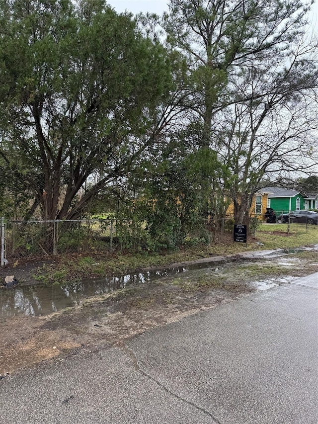 10410 Munn St, Houston, TX 77029 - photo 3