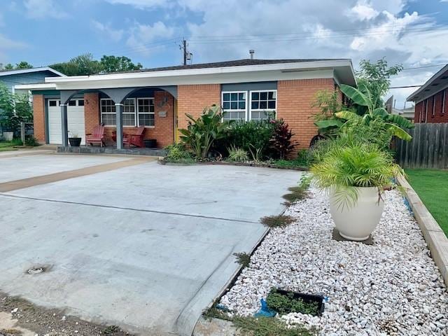 1114 Bayou Cir, Galveston, TX 77551 - photo 1