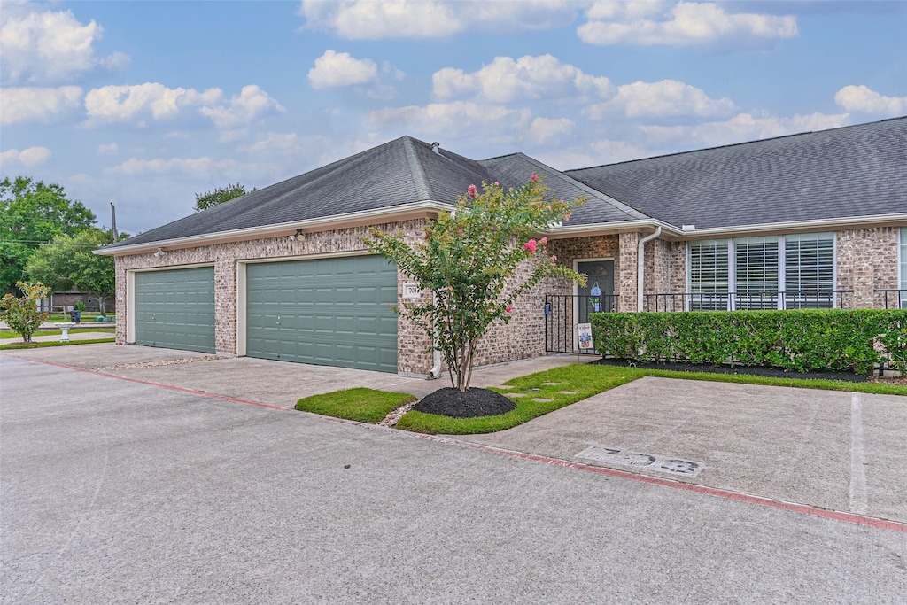703 Cedarwood Dr, Friendswood, TX 77546 - photo 1