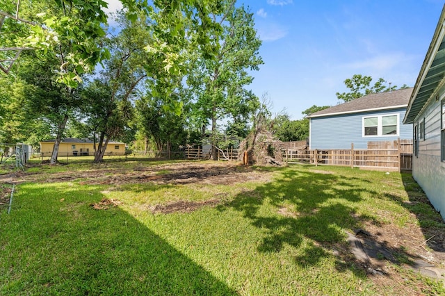 8121 Woodlyn Rd, Houston, TX 77028 - view of fenced backyard