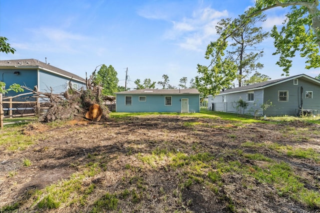 8121 Woodlyn Rd, Houston, TX 77028 - rear view of property