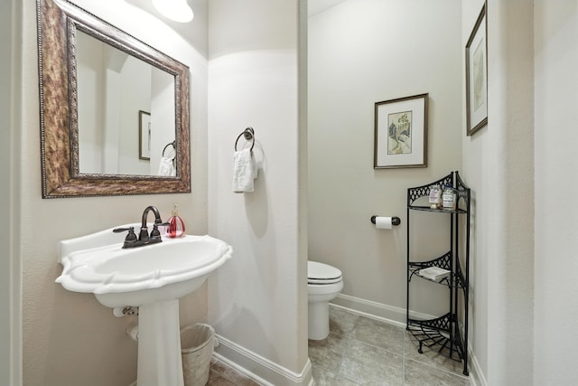 4118 Sage Brush Ct, Manvel, TX 77578 - bathroom featuring baseboards and toilet