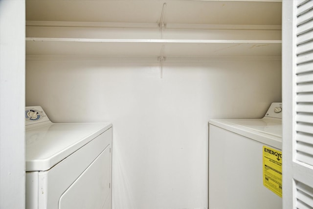 3525 Sage Rd Unit 805, Houston, TX 77056 - laundry room featuring washer and clothes dryer