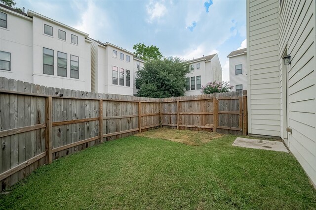 9027 Laverne Cres, Houston, TX 77080 - fenced backyard featuring a residential view