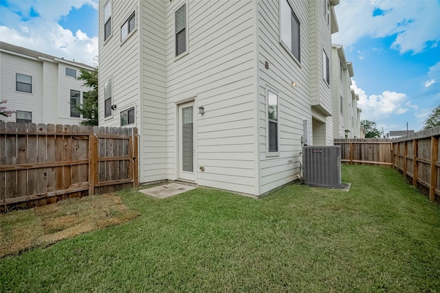 9027 Laverne Cres, Houston, TX 77080 - back of property with a fenced backyard