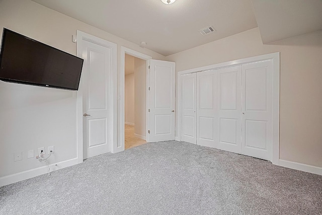 9027 Laverne Cres, Houston, TX 77080 - unfurnished bedroom featuring carpet flooring and a closet