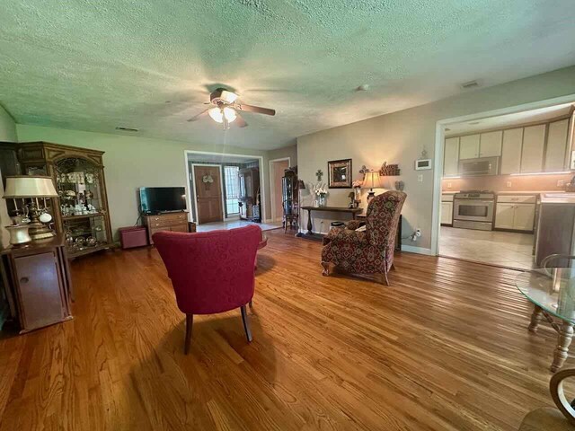 4621 Boyd Ave, Groves, TX 77619 - photo 6