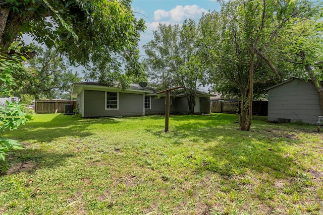 908 W Lobit St, Baytown, TX 77520 - photo 4