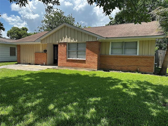 602 Harold Ln, Baytown, TX 77521 - photo 1