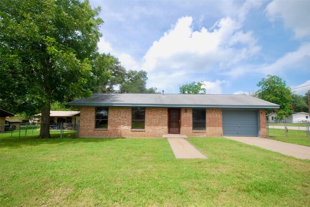 904 S Peck St, Shiner, TX 77984 - photo 1