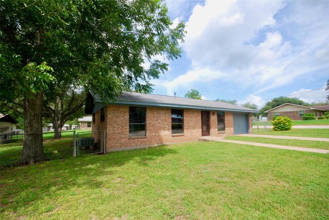 904 S Peck St, Shiner, TX 77984 - photo 3