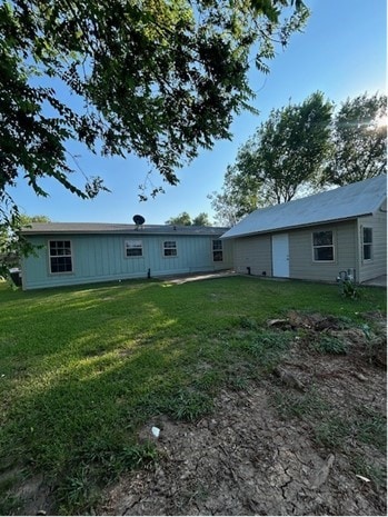 922 W 11th St, Freeport, TX 77541 - photo 3